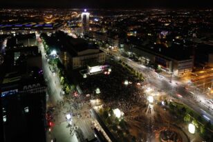 Blick auf den Leipziger Augustusplatz mit 15.000 Lichtfest-Teilnehmern. Foto: Peter Franke