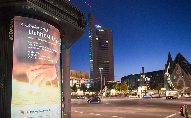 Lichtfest-Plakat auf dem Augustusplatz. Quelle: Christian Modla