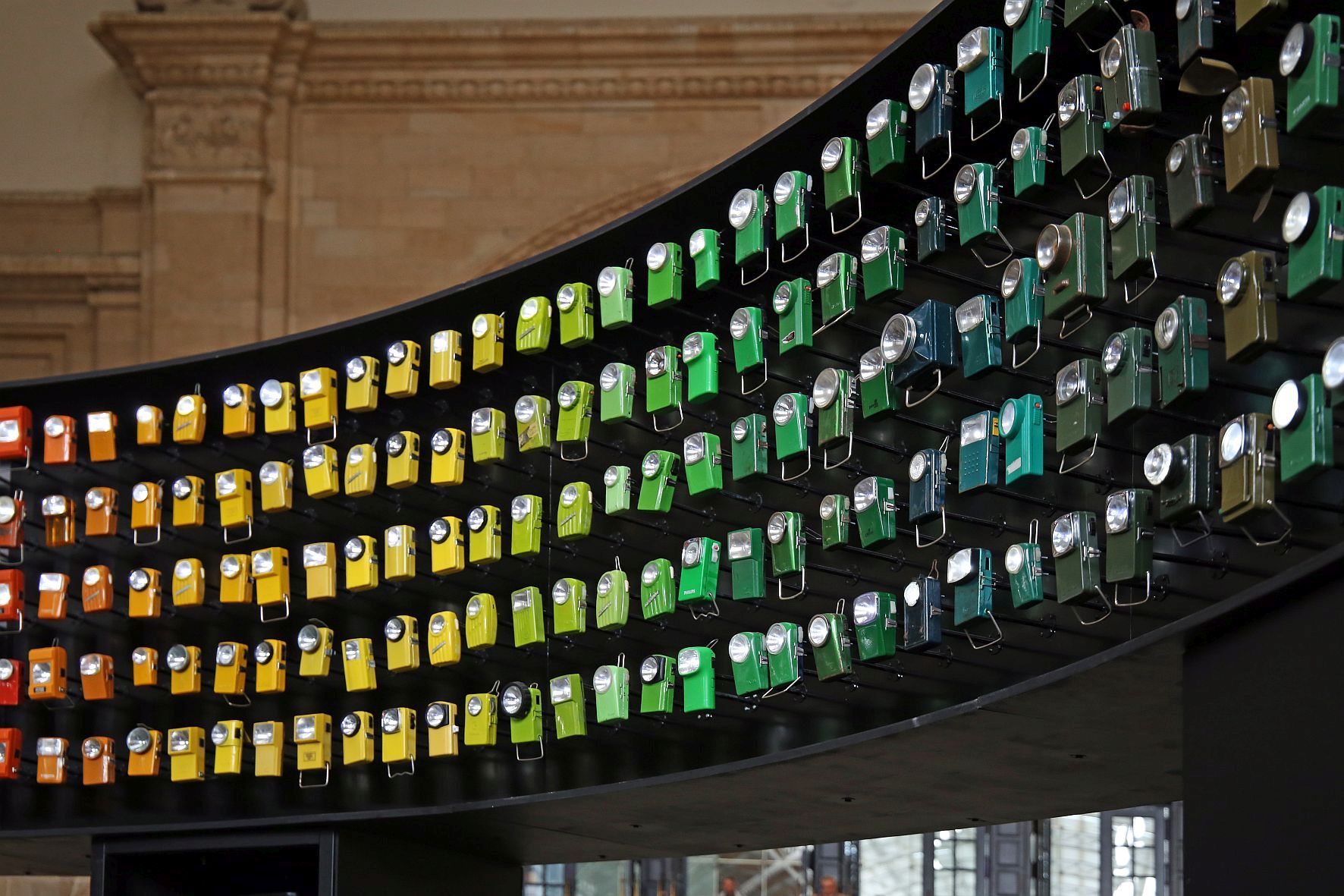 2019 waren Vintage-Taschenlampen gefragt, nun werden für die Spendenaktion neue samt Batterien benötigt.
